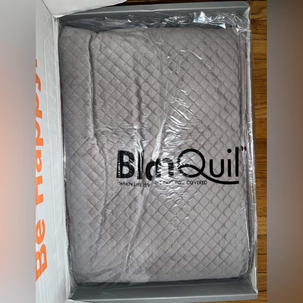 NIB Blanquil weighted Blanket Dusk 48 in x 74 in 15 lbs in gray